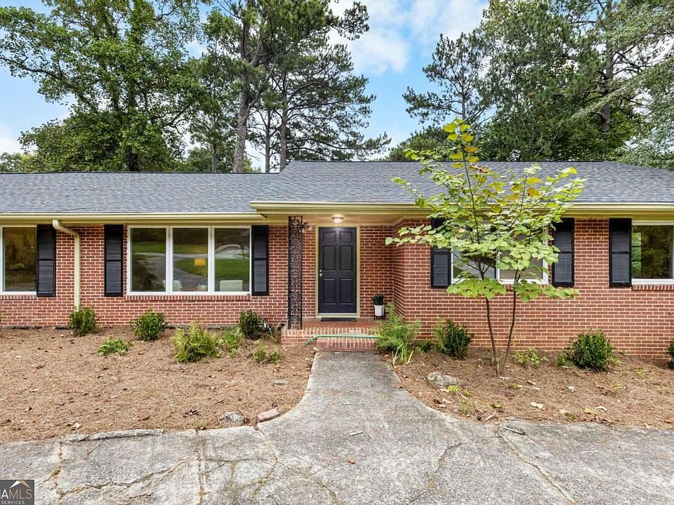 1st image of 2433 Kingscliff Dr NE