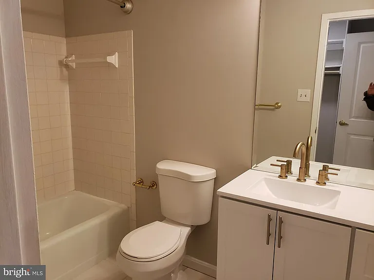 1434 Northgate Sq #22B — Photo 8