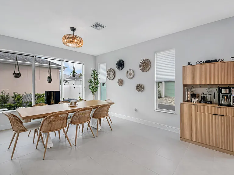 930 SW Prairie Ave — Photo 59