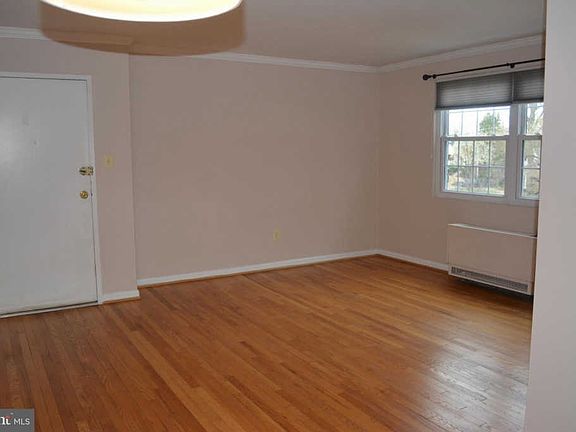 2nd image of 2030 N Vermont St APT 201