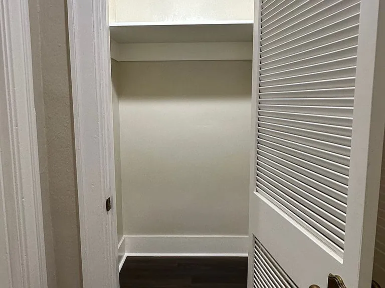 De Luxe Apartments LLC — Photo 9