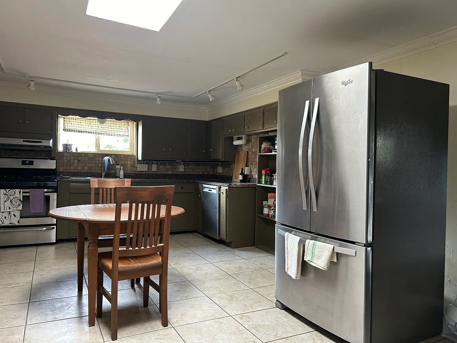 944 Lopez St — Photo 4
