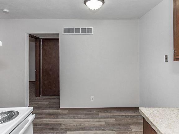 3rd image of 2415 Jebens Ave #23