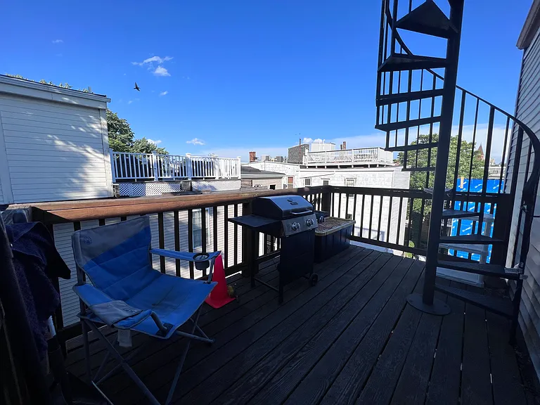 132 W 8th St #3 — Photo 3