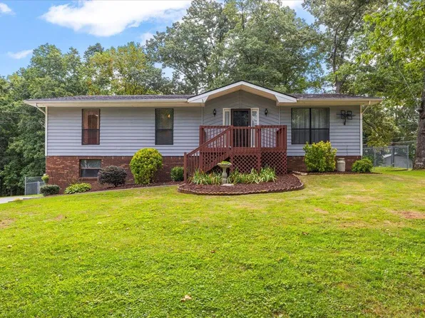 5300 Country Village Dr, Ooltewah, TN 37363