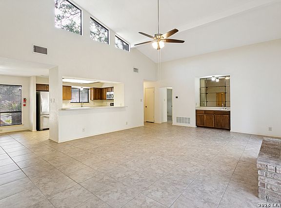 3rd image of 3002 View Oak