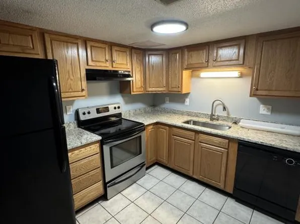 11 Apple Ln, Cincinnati, OH 45255