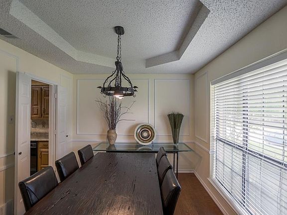 5th image of 209 Elder Oak Dr
