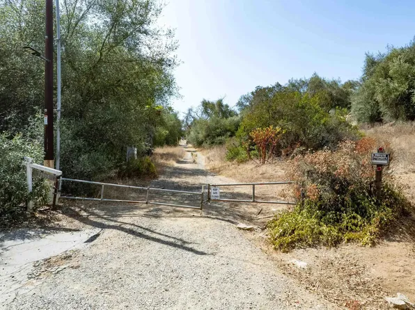 Mirar De Valle 28, Valley Center, CA 92082