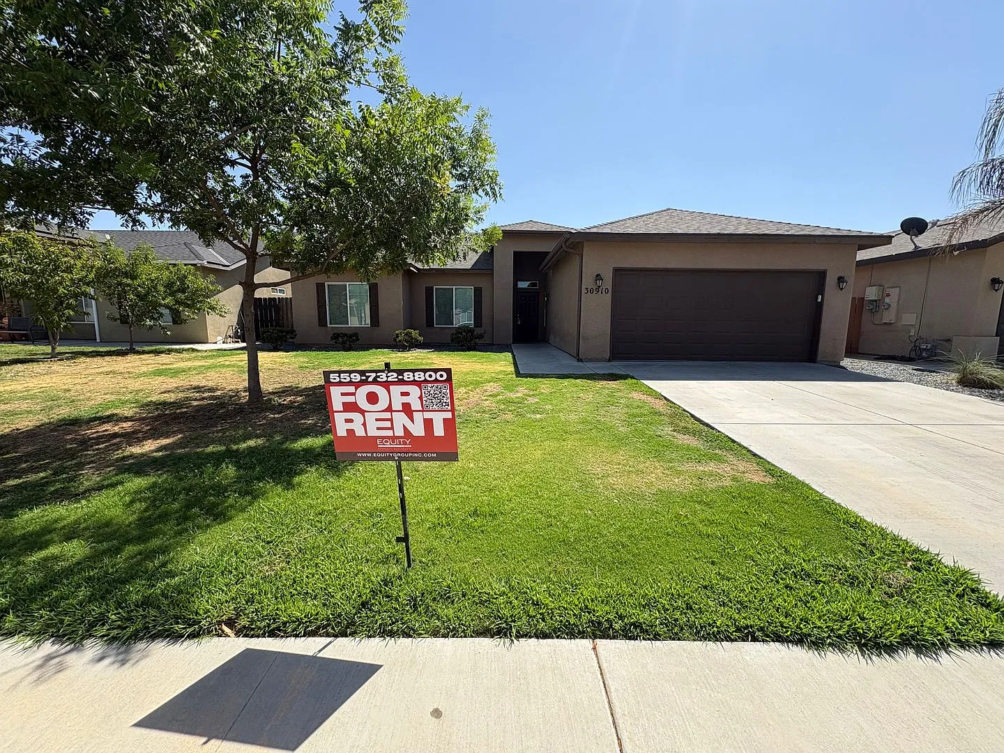 Spacious 4 Bedroom House! View it Now! — Photo 1