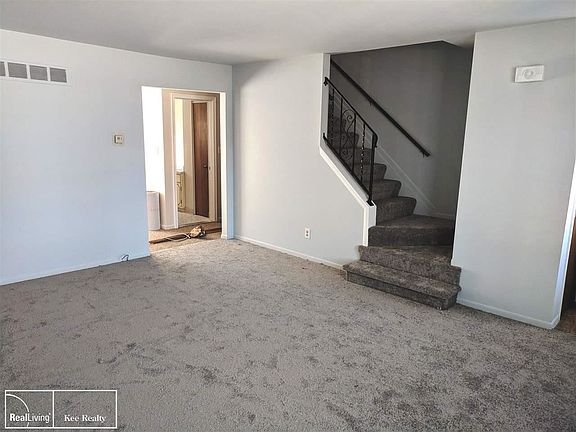 4th image of 29335 Jefferson Ave