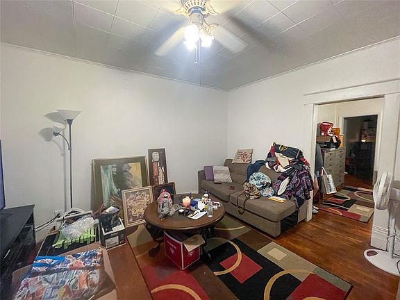 4th image of 1312 N Market Ave