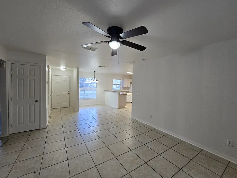 76 Willow Rd — Photo 4