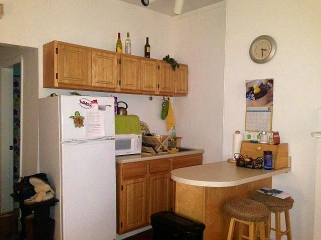 2nd image of 1077 Beacon St APT 08