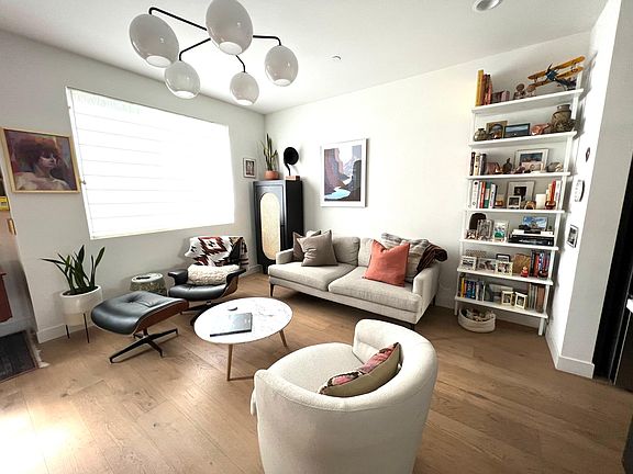 Living room (different setup)