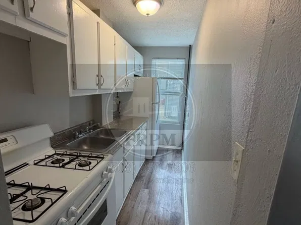 55 Tecumseh St, Fall River, MA