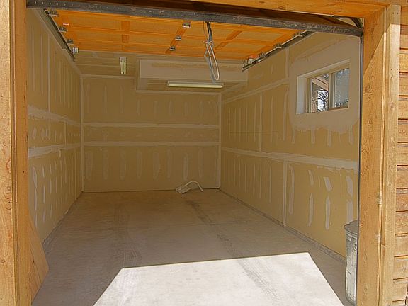 1 car garage, also fits gear