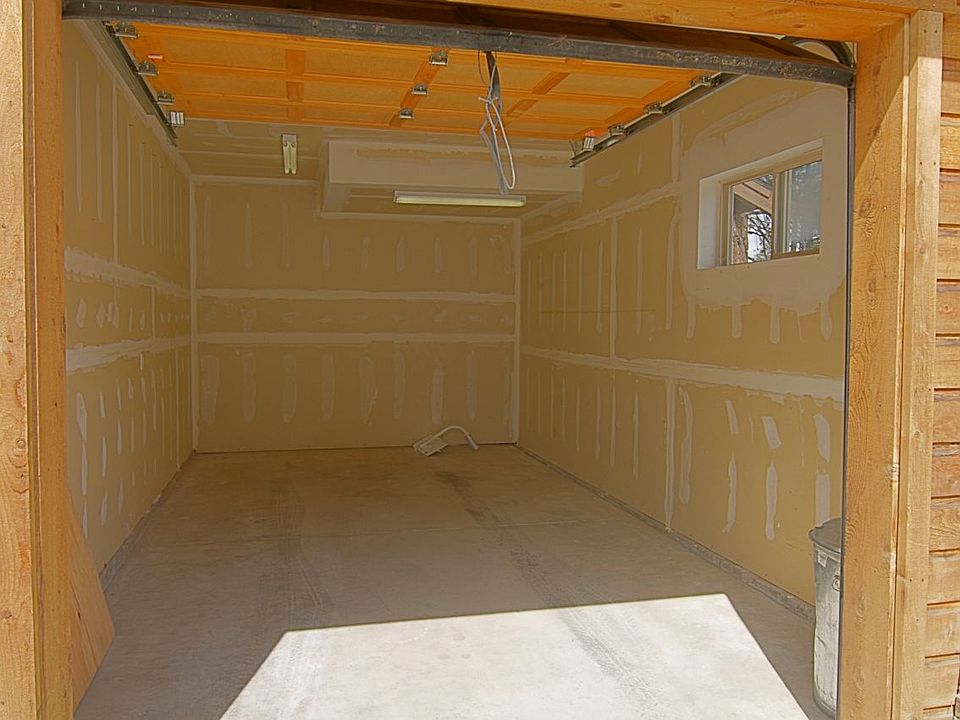 1 car garage, also fits gear