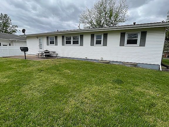 3rd image of 700 Emil Dr