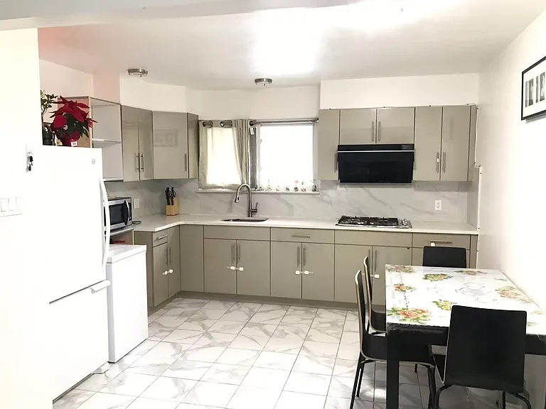 1168 Rockland Ave #2 — Photo 13