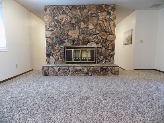 This side stone