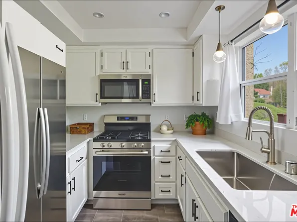 2731 Erringer Rd APT 85, Simi Valley, CA 93065