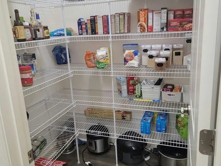 Kitchen pantry
