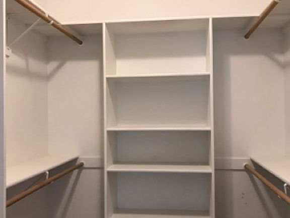 4th image of 375 Aspenwood Dr