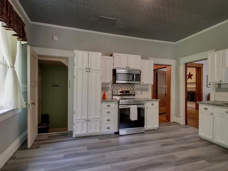1601 State St — Photo 17