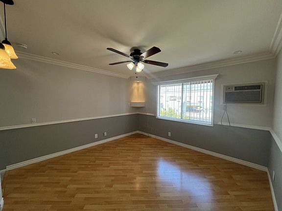 3rd image of 11722 Saticoy St #21