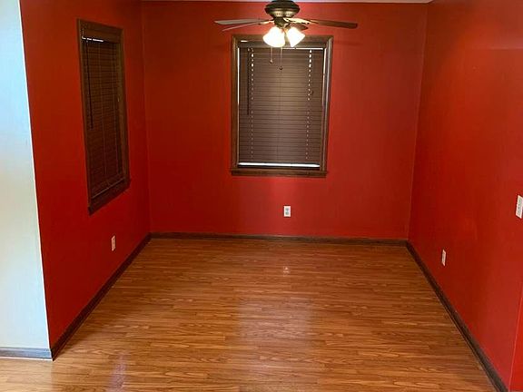 5th image of 130 Tallwood St