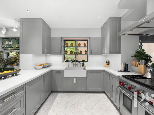 733 Park Avenue image 9 of 27