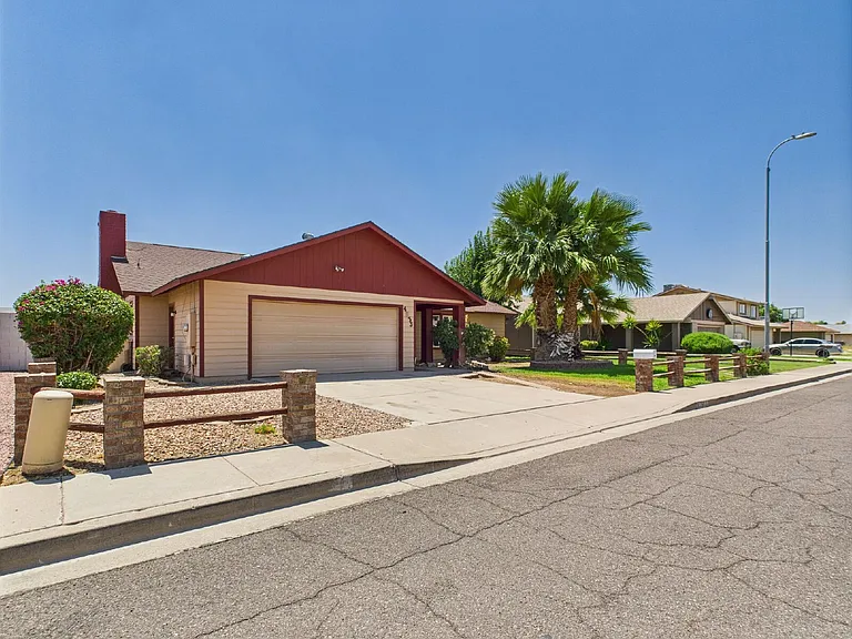 4533 W Brown St — Photo 2