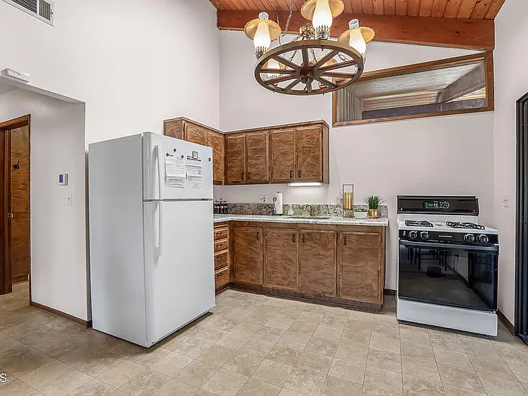 4290 Aspen Ln #B — Photo 3