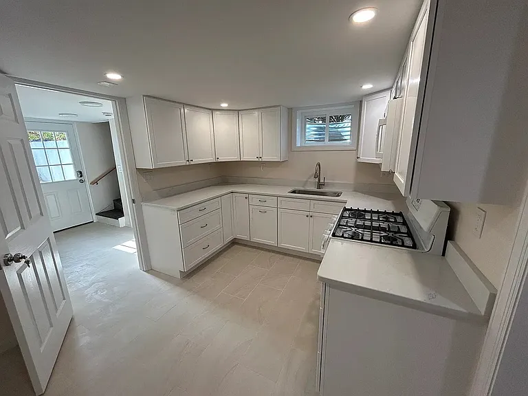 90 Havemeyer Ln #2 — Photo 1