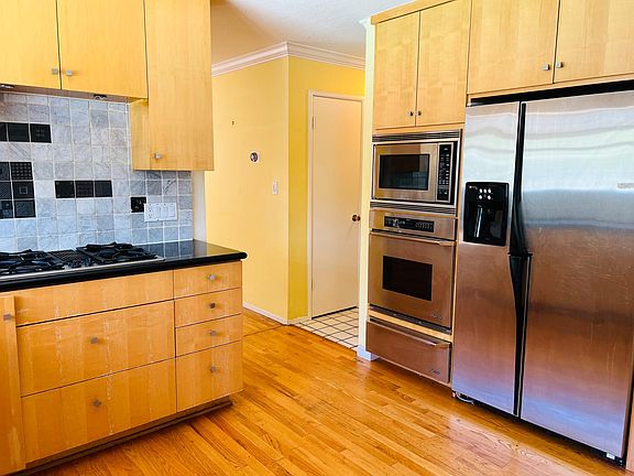 5th image of 8147 Hyannisport Dr