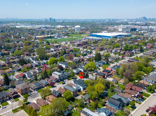 23 16th St, Toronto, ON M8V 3J7
