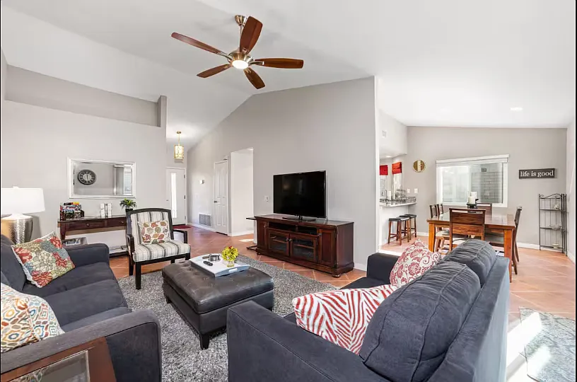 3 bed, 1336 sqft, $4,500 — Photo 3