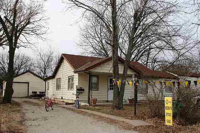 1st image of 423 Hillcrest St
