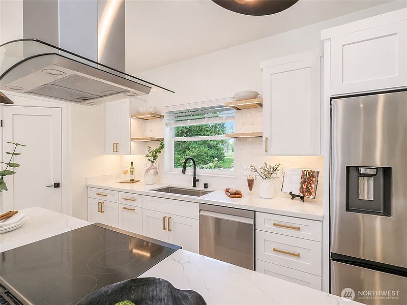 2nd image of 3333 NASSAU ST #B