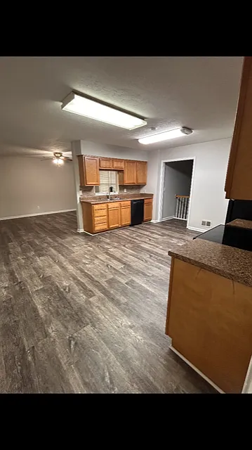 4 bed, 2000 sqft, $2,100 — Photo 4