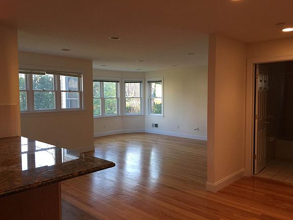 3rd image of 43 Holland St