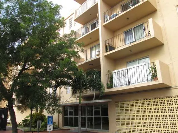 6950 W 6th Ave APT 215, Hialeah, FL 33014