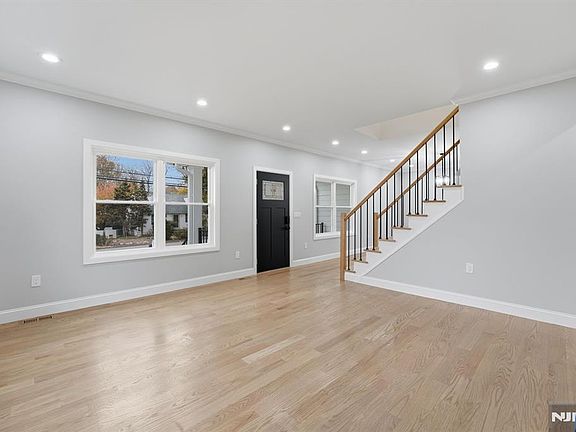 5th image of 20 Barnsdale Rd