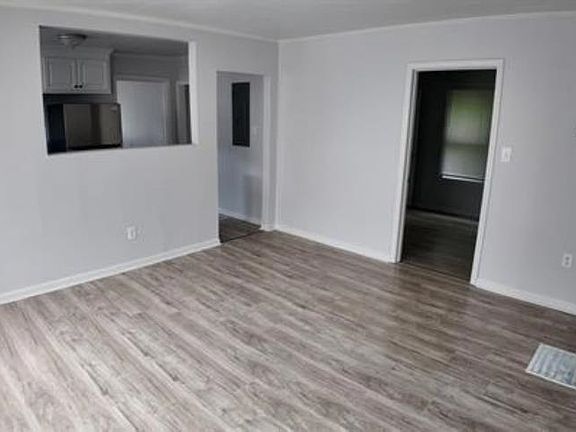 4th image of 190 S Cash Ave