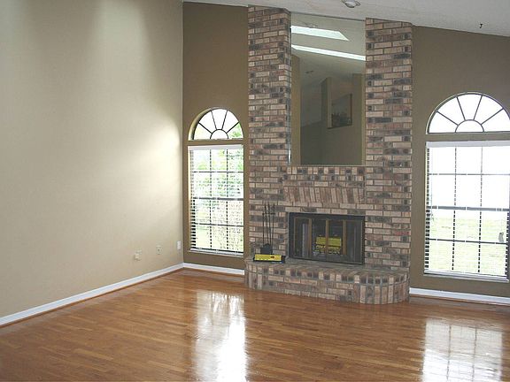 4th image of 3983 Haynes Cir