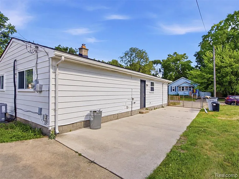 1221 E Granet Ave — Photo 22