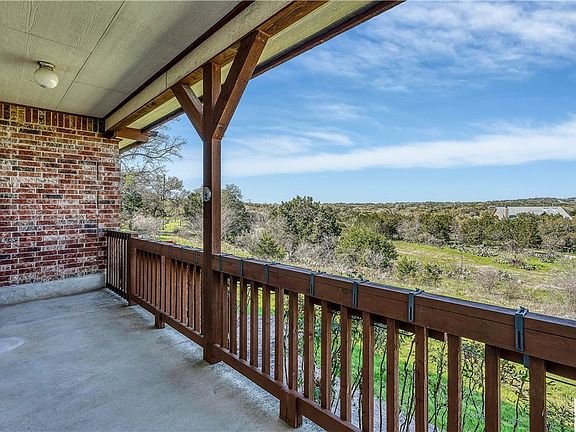4th image of 3038 Oak Hollow Dr
