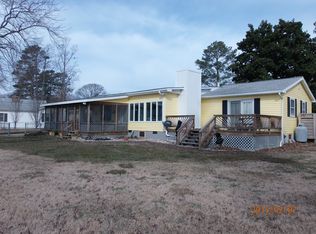 572 Shore Dr, Hartfield, VA 23071