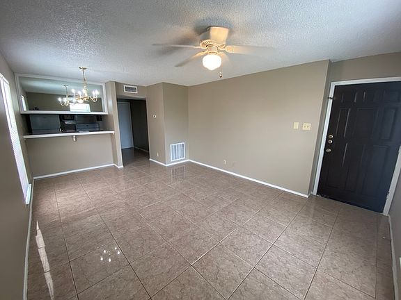 4th image of 4800 Country Club Dr APT B